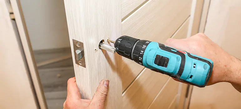 Old Door Knob Repair in Meadow Woods, FL